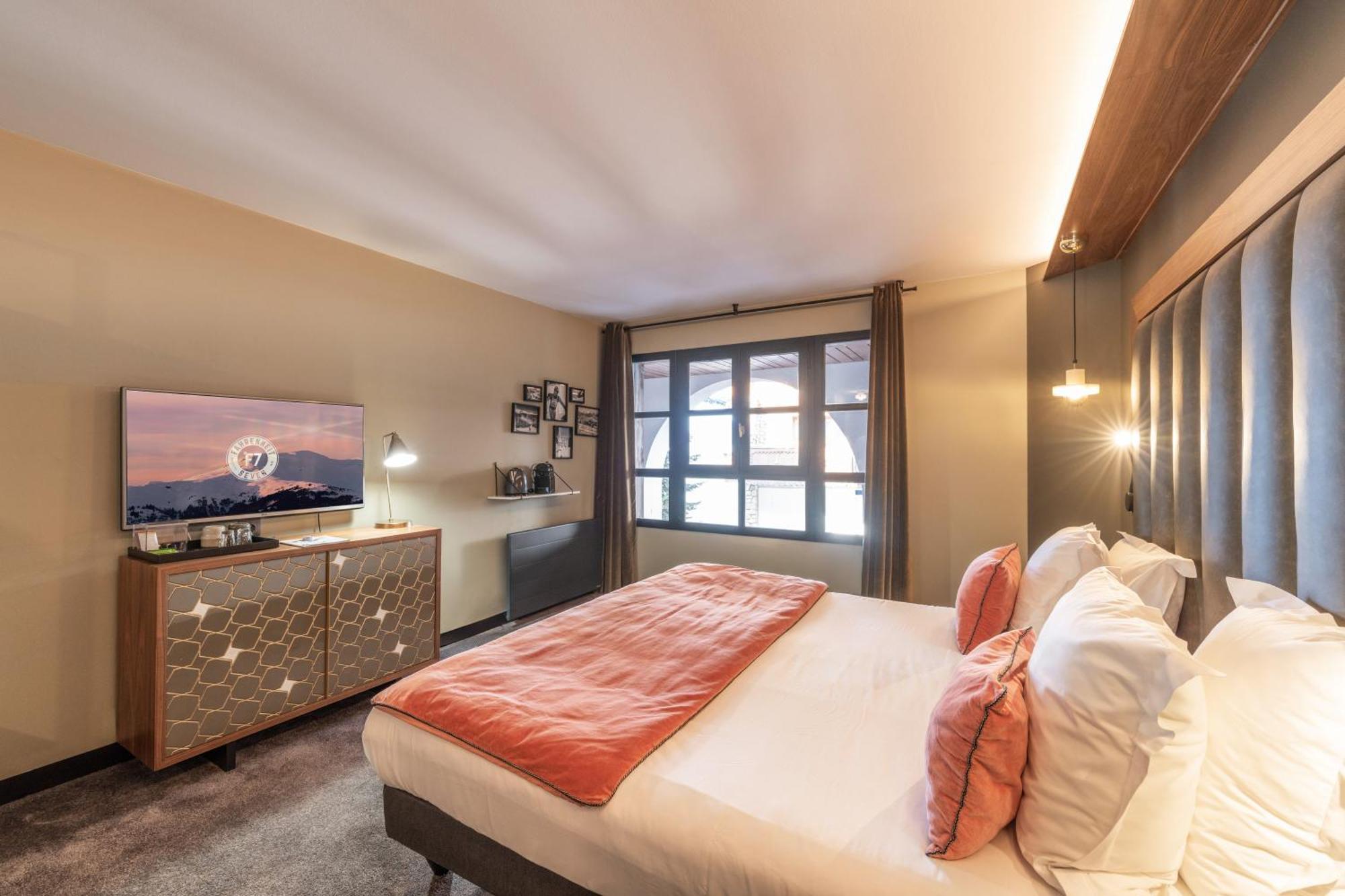 Fahrenheit Seven Hotel