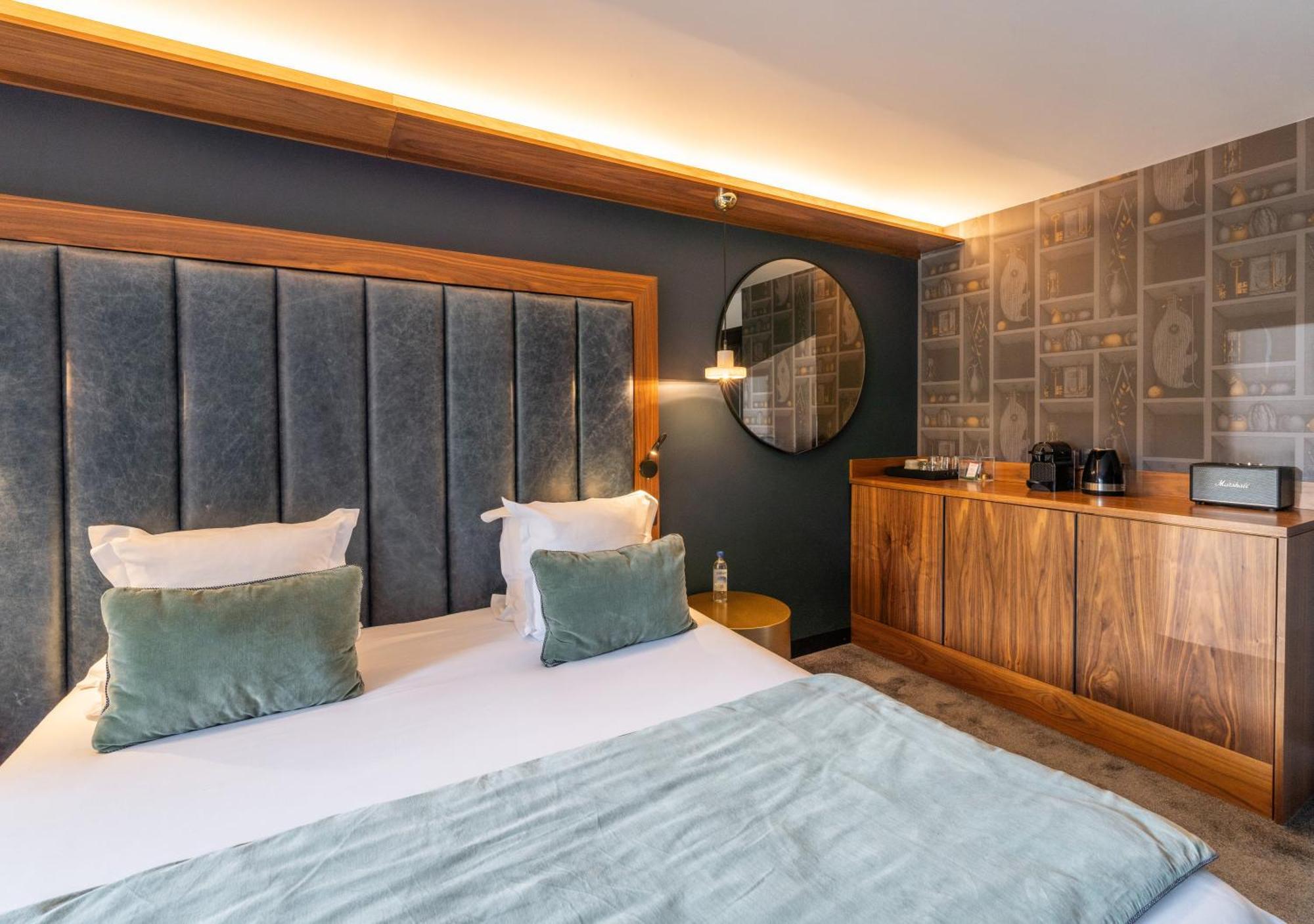 Fahrenheit Seven Hotel