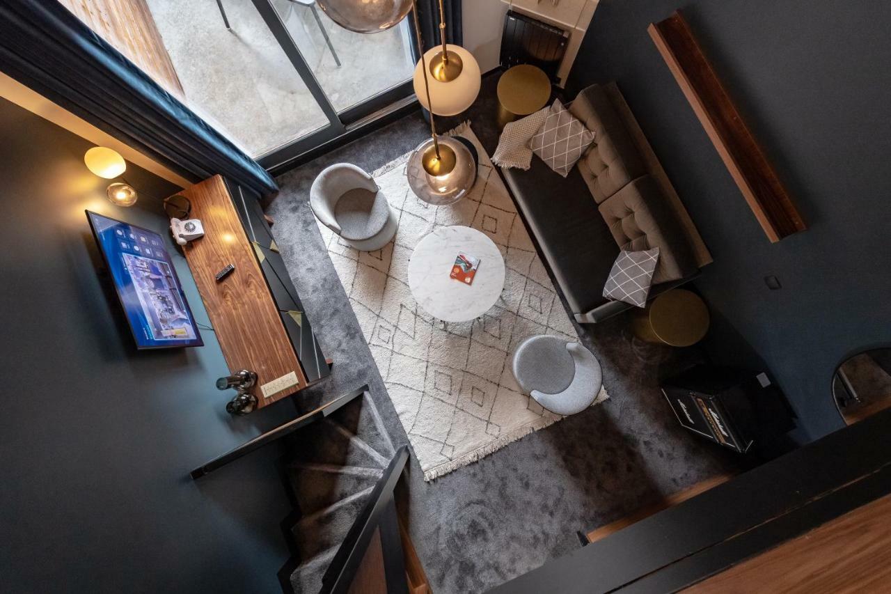 Fahrenheit Seven Hotel 4*